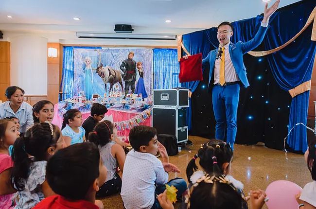 Children and Kids Parties Magician in Singapore
